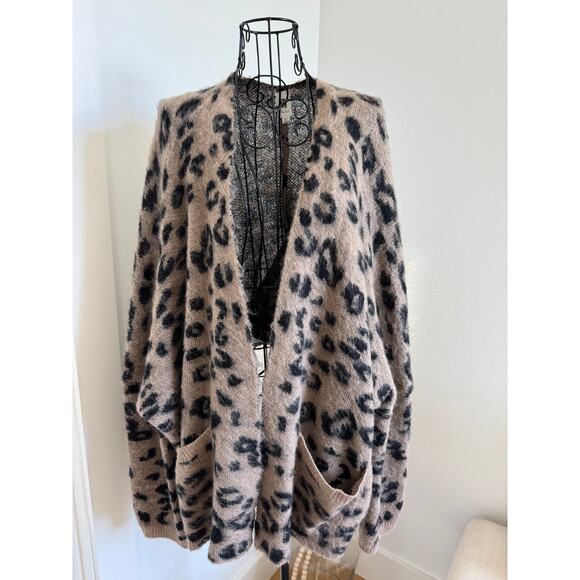 Vici Collection Flawless Latte Leopard Print Oversized Cardigan Sweater M/L - Picture 1 of 7